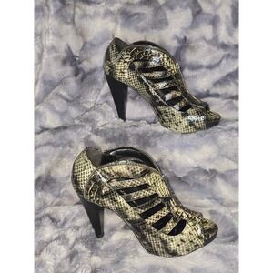 BKE Sole Finella Black Snake Patent PU Peep Toe Zipper Heels Booties Size 9